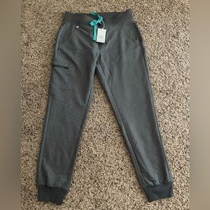 FIGS Women’s graphite Zamora jogger pants